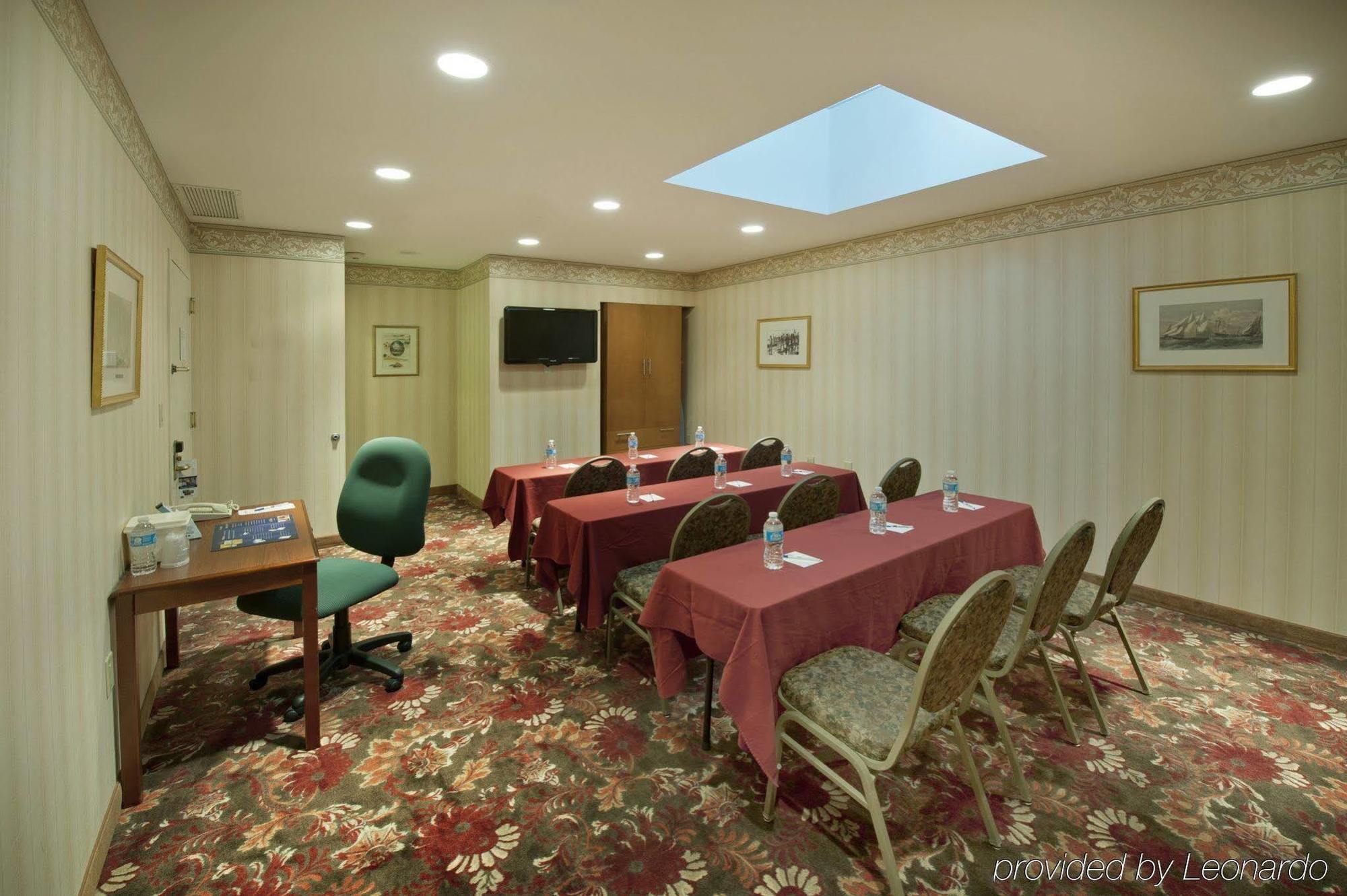 Surestay Plus By Best Western Woodbury Inn Affari foto